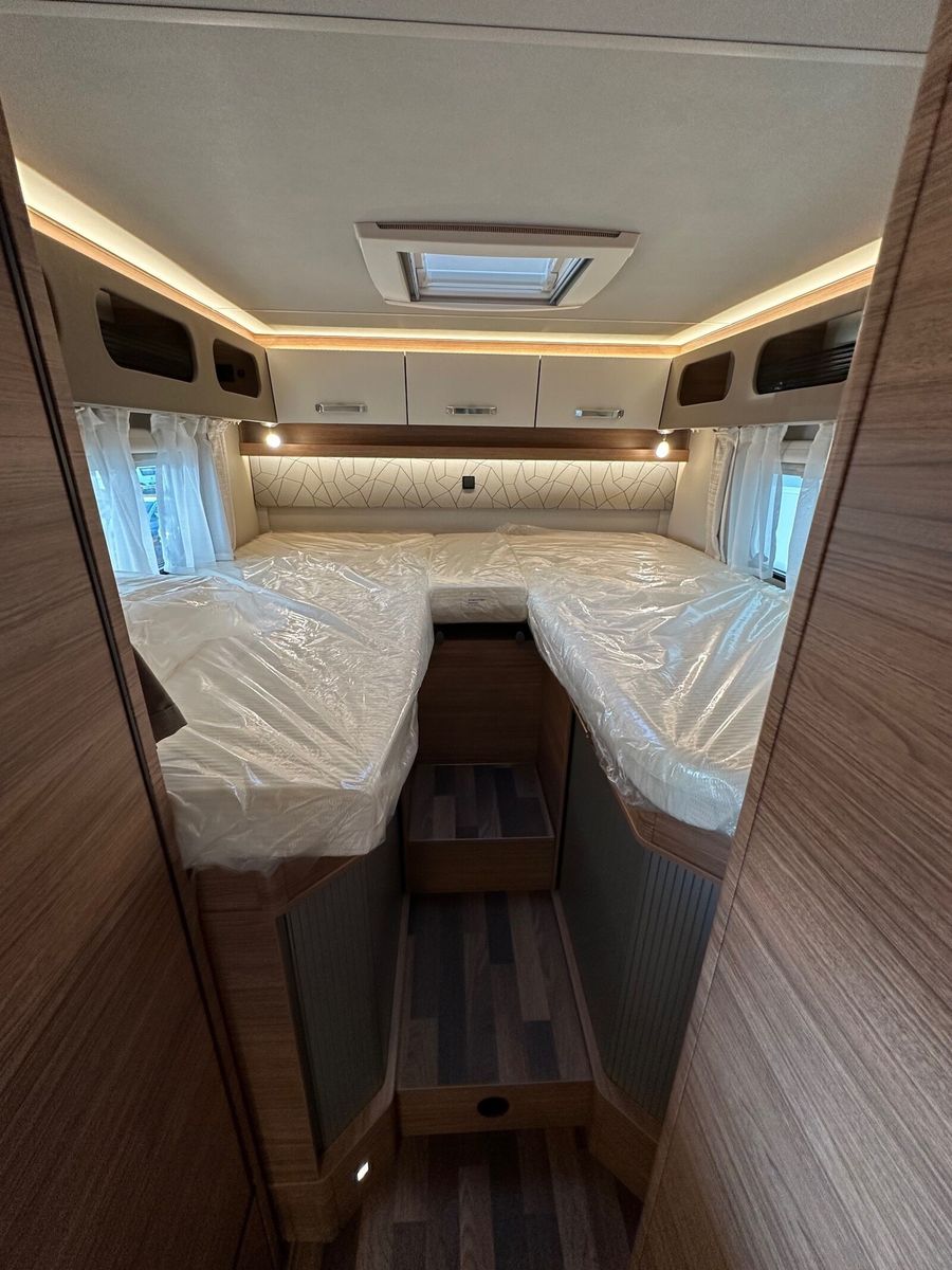 Fahrzeugabbildung Weinsberg CaraCompact EDITION PEPPER 600 MEG Premium Tür