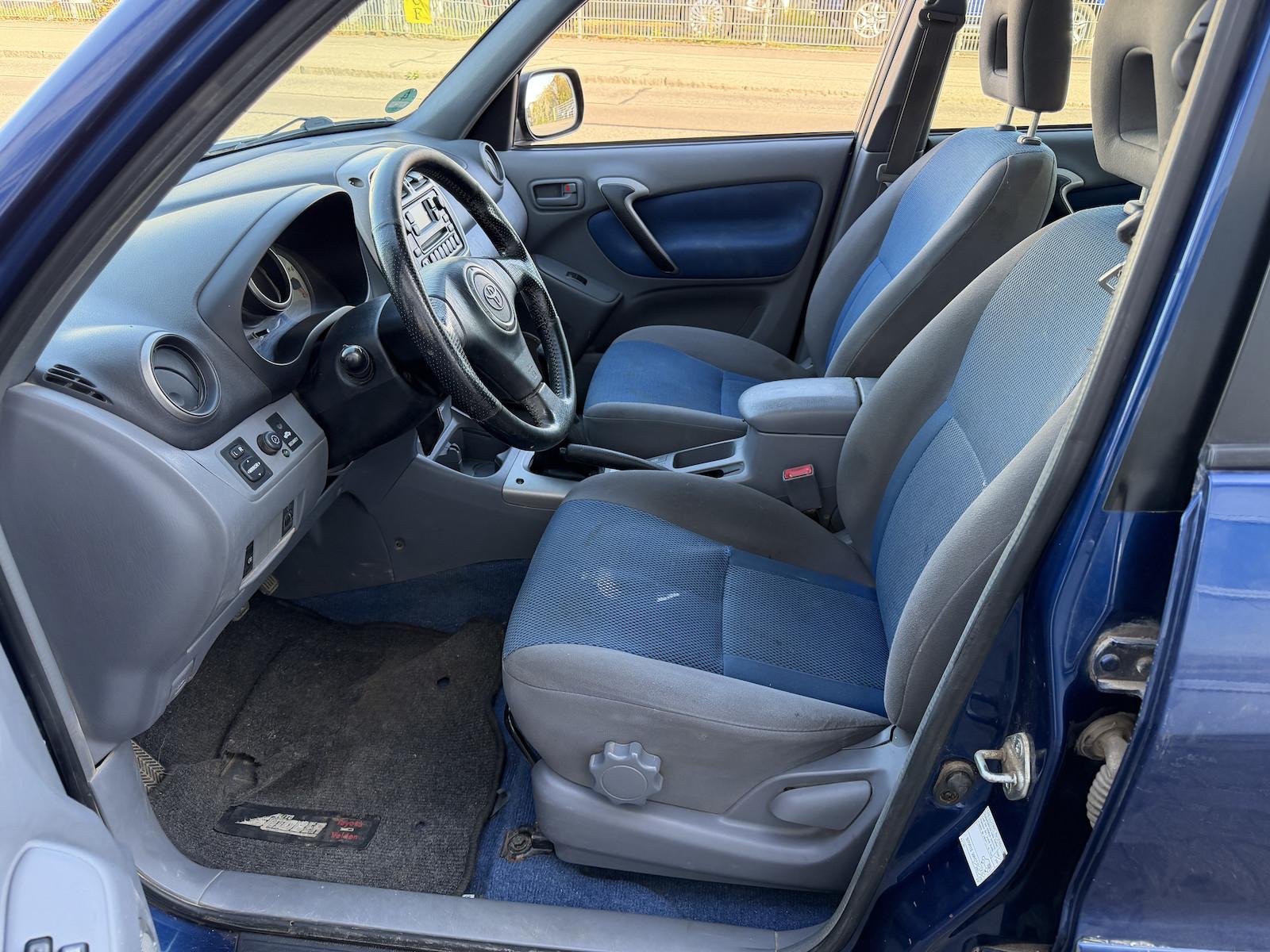 Toyota RAV4 1.8 VVT-i 125 ch Essence • Clim • Attelage • Barres de toit