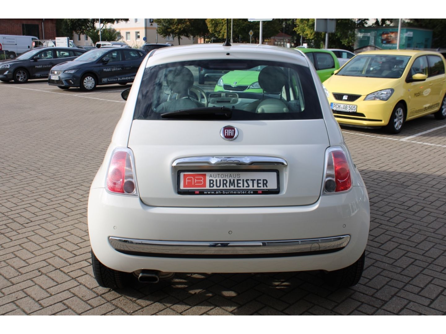 Fahrzeugabbildung Fiat 500 Lounge Klima Radio CD GJR PDC Pano Bluetooth