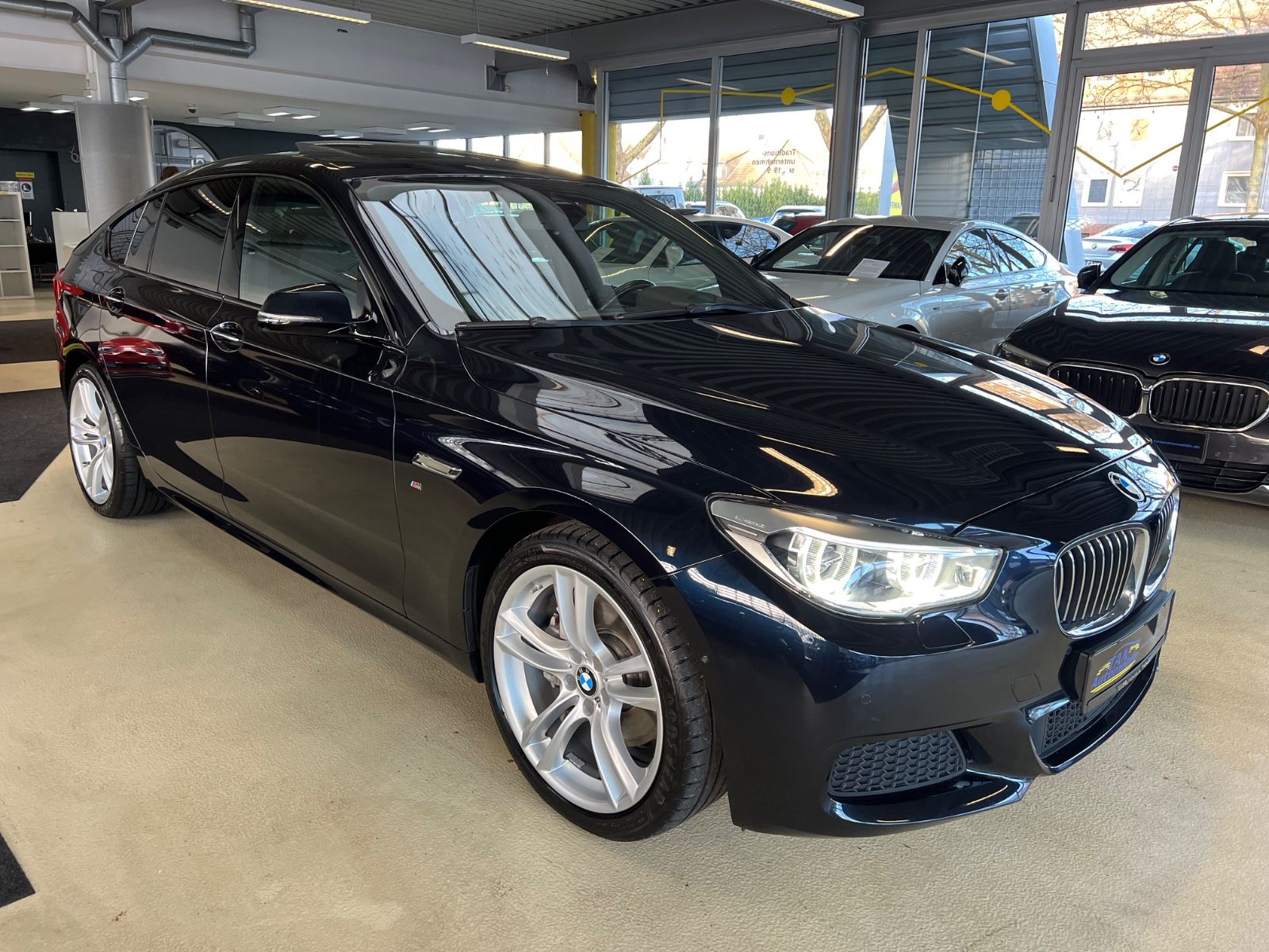Fahrzeugabbildung BMW Gran Turismo 530 d xDrive M Sport