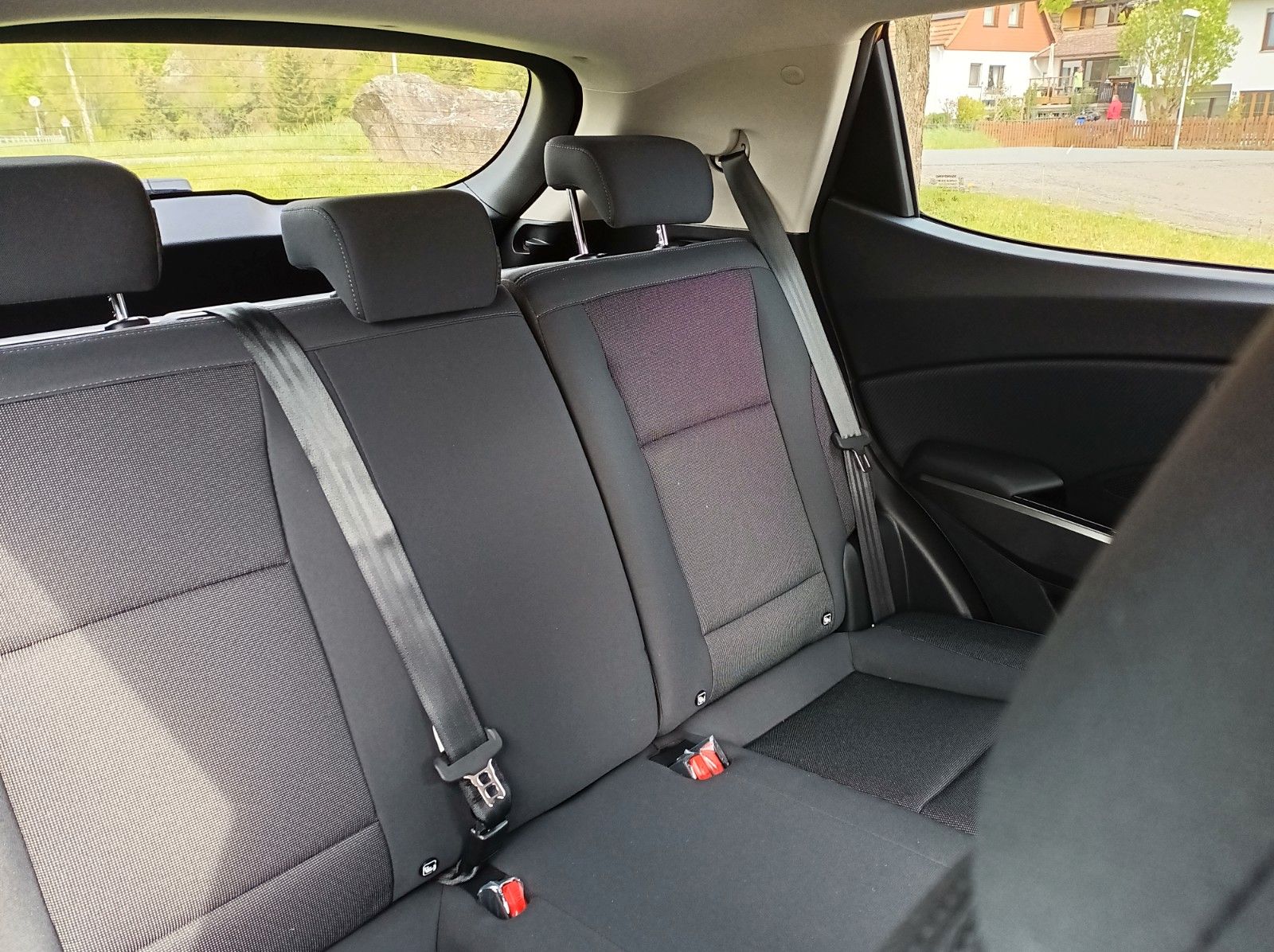 Fahrzeugabbildung KGM TIVOLI+BLISS+LH+SH+EPH KAMERA+ANDROID+5JGARANTIE