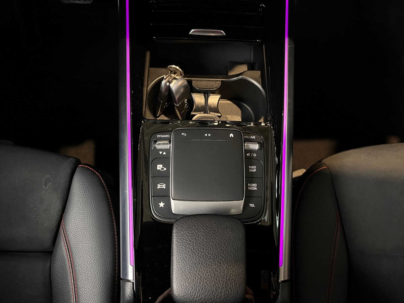 Fahrzeugabbildung Mercedes-Benz GLA 250 4Matic AMG Line PANO LED NAVI