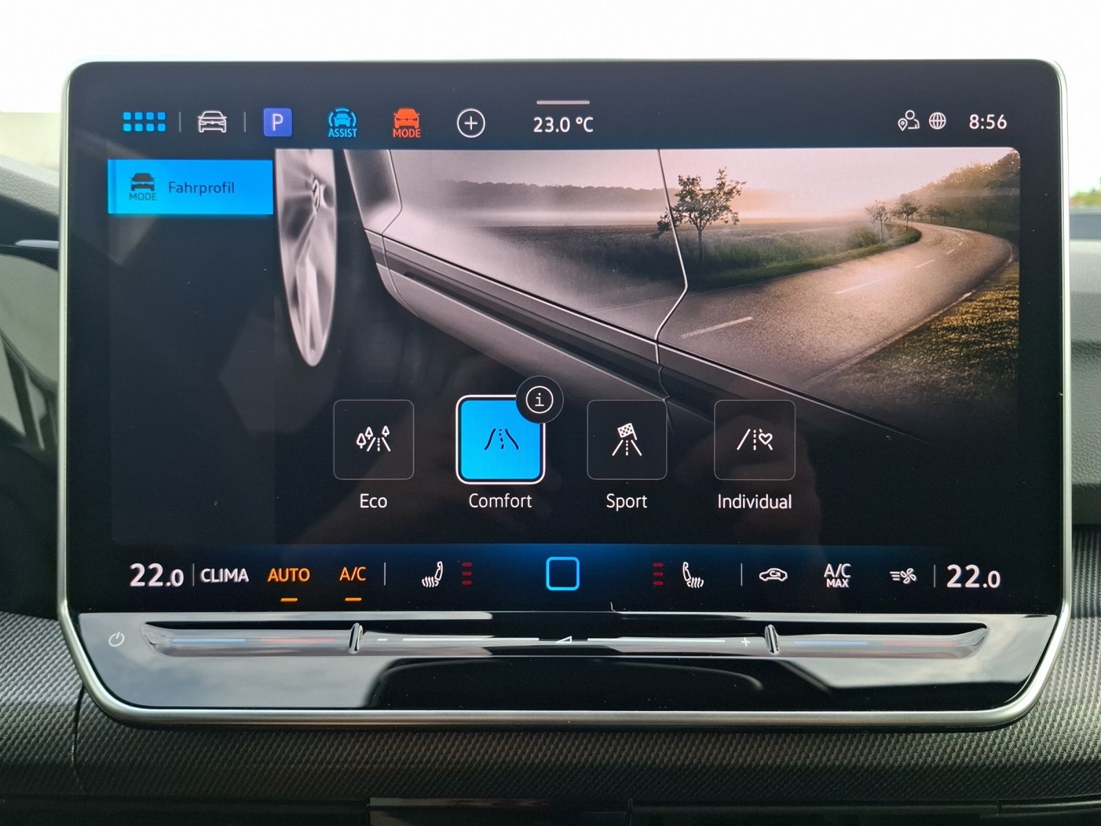 Fahrzeugabbildung Volkswagen Golf VIII Variant TSI R-Line LED Navi AID HUD AC