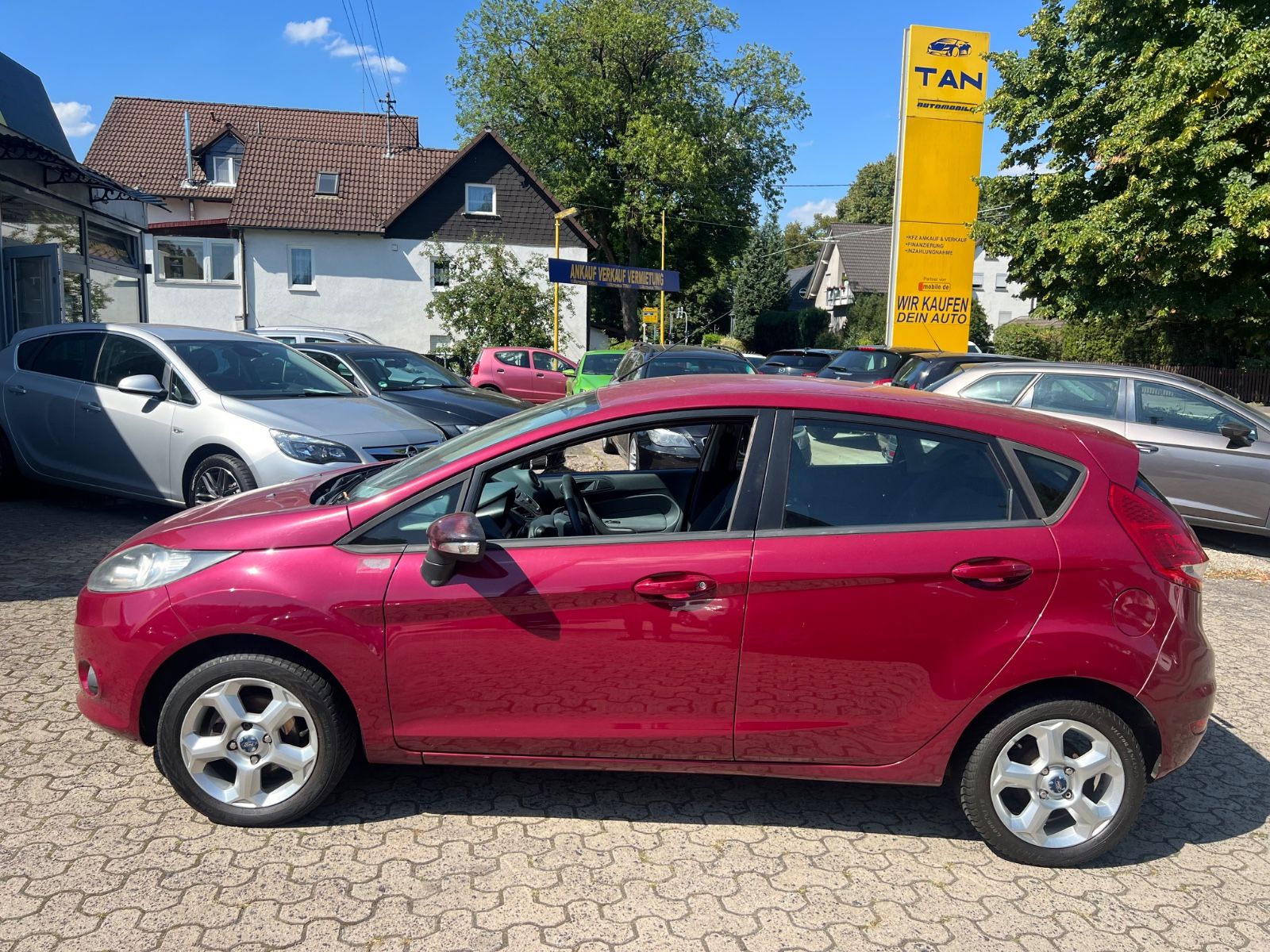 Fahrzeugabbildung Ford Fiesta Sonderlack * 2.HAND * TÜV NEU *