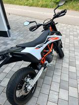 KTM SMC 690 R mit Akrapovice - KTM 690 SM