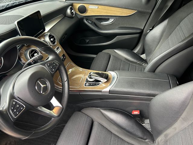 Fahrzeugabbildung Mercedes-Benz C 180 Autom.+Navi+LED+BT+SHZ+Teilleder+
