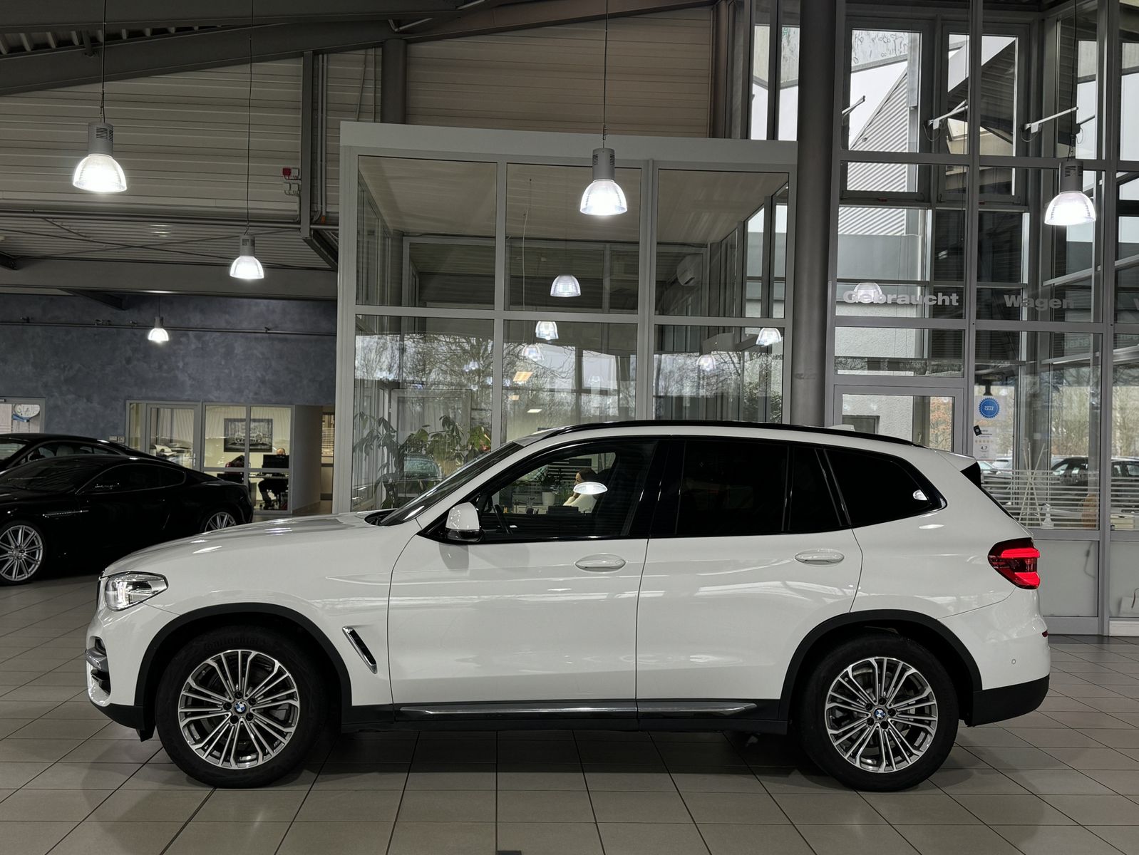 Fahrzeugabbildung BMW X3 xD20d LuxuryLine DAB PDC DisplKey Alarm Sport