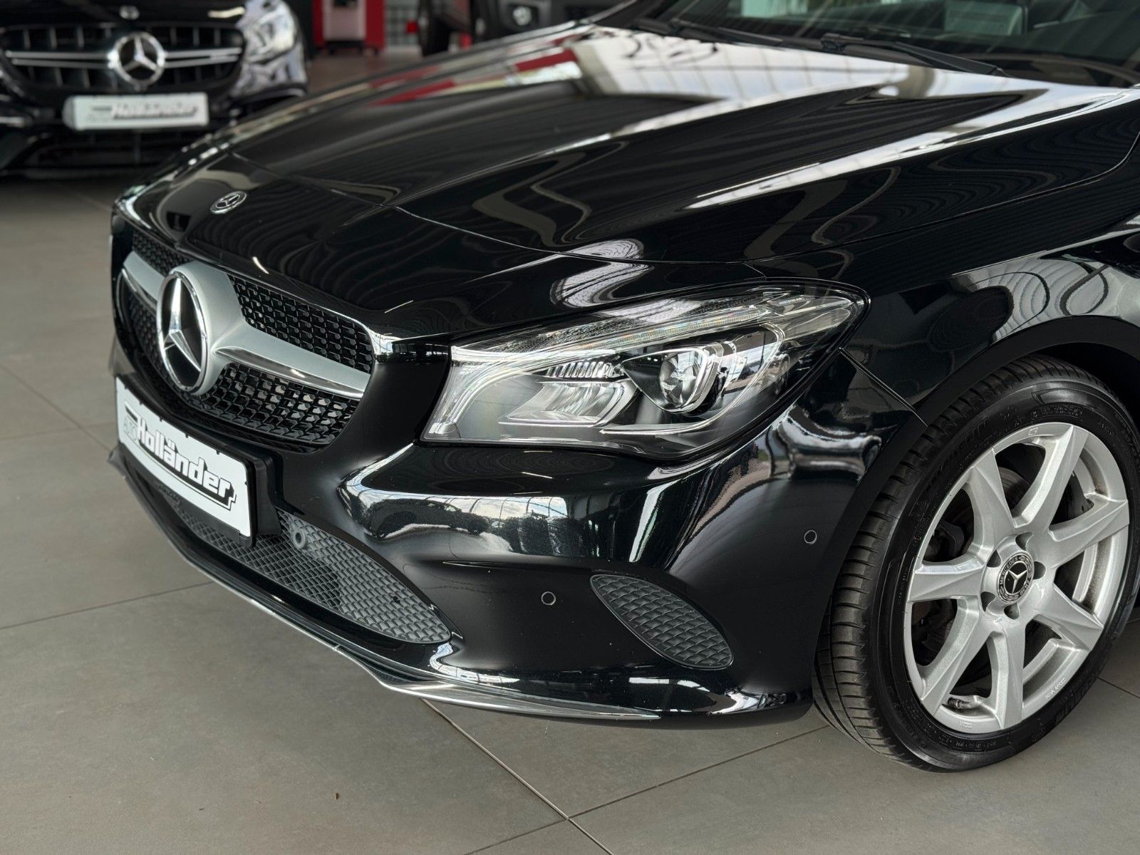Fahrzeugabbildung Mercedes-Benz CLA 180 Shooting Brake Urban "LED + Business-P."