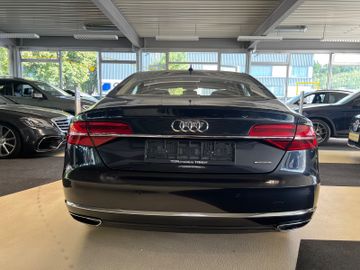 Audi A8 - 6