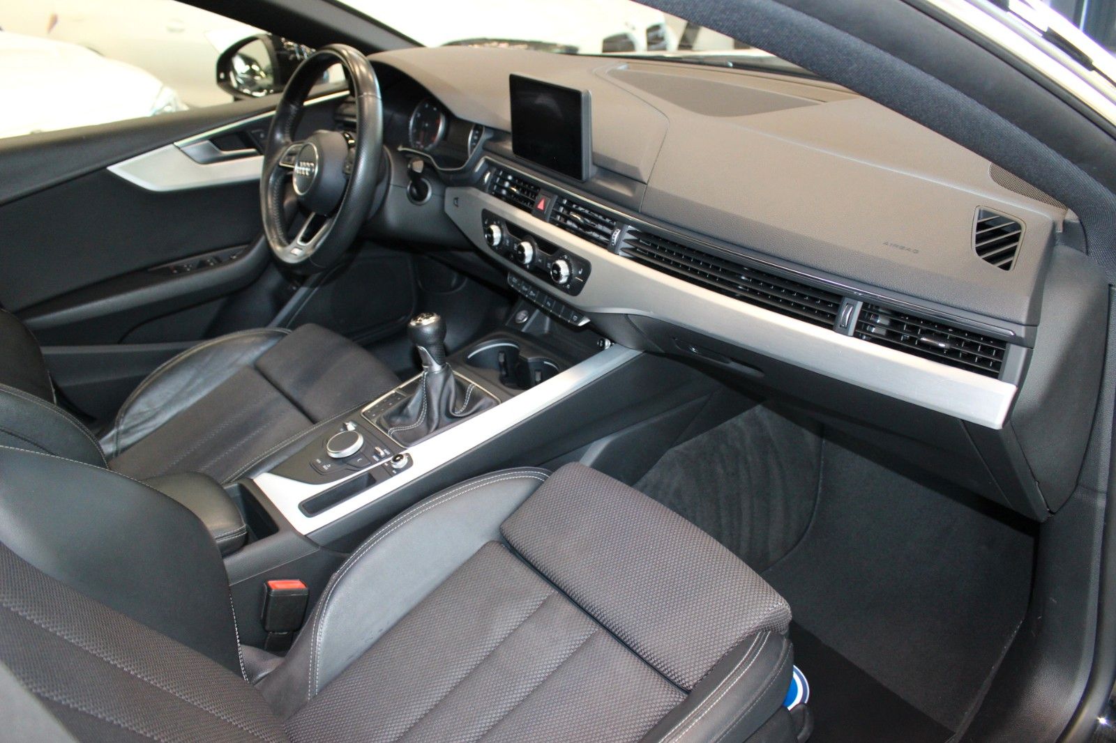 Fahrzeugabbildung Audi A5 2.0 TDI S Line Sportpaket 1.Hand+Keyless-Go