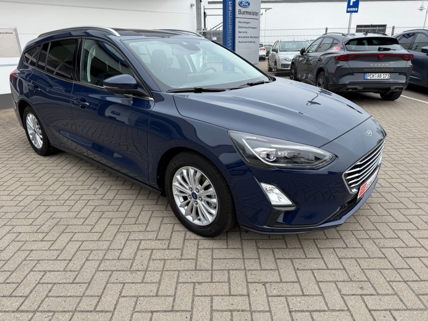 Fahrzeugabbildung Ford Focus Titanium X Turnier HUD Navi Digitales Cock
