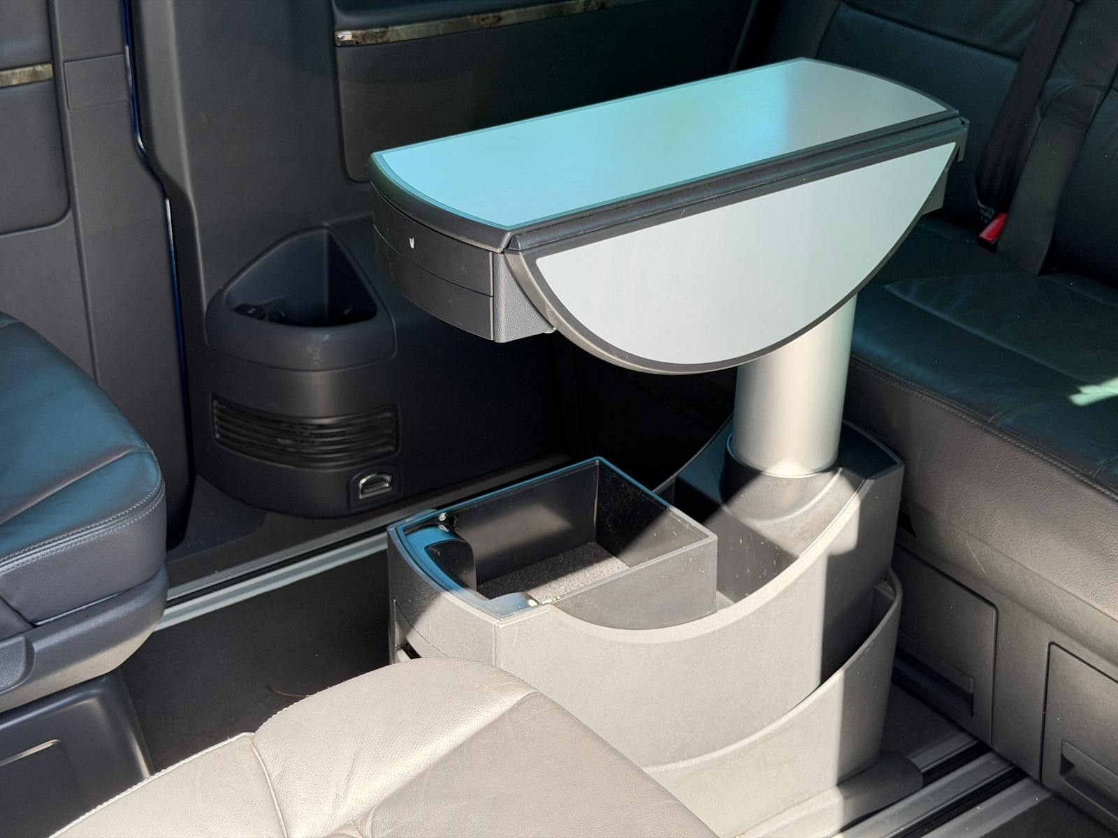 Fahrzeugabbildung Volkswagen T5 Multivan Highline Aut Leder Xenon Sthz PDC