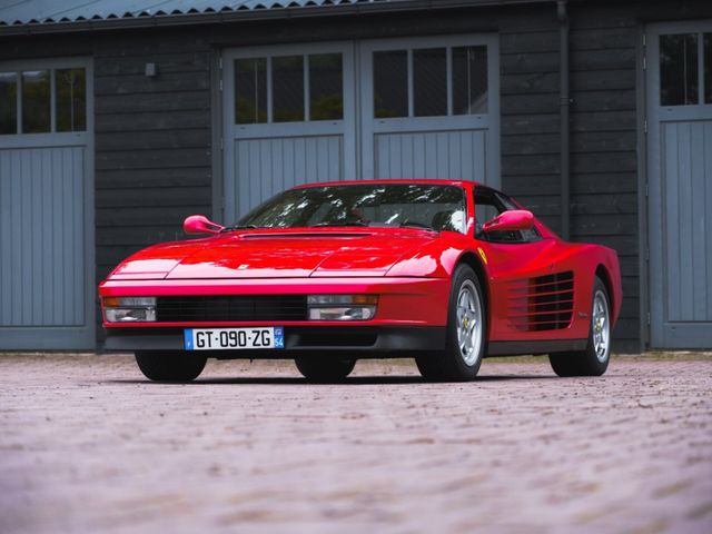 Ferrari Testarossa 89 all history and serv books !