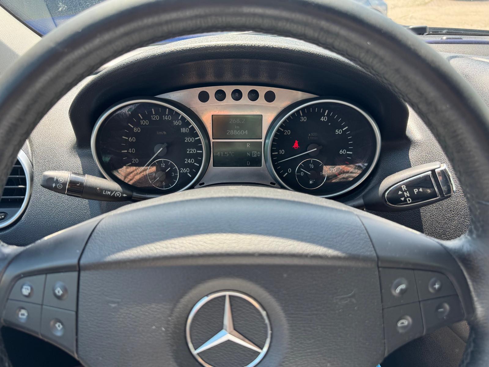 Mercedes-Benz ML350 2005 — photo 11