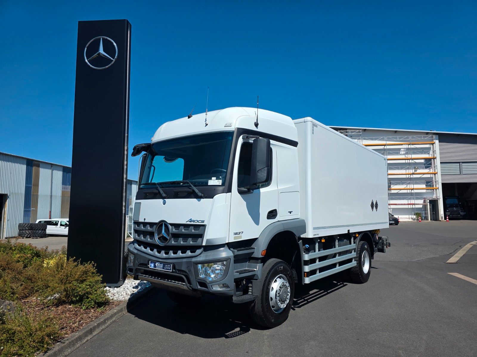 Fahrzeugabbildung Mercedes-Benz Arocs 1827 A 4x4 LBW Tür+Treppe Schalter