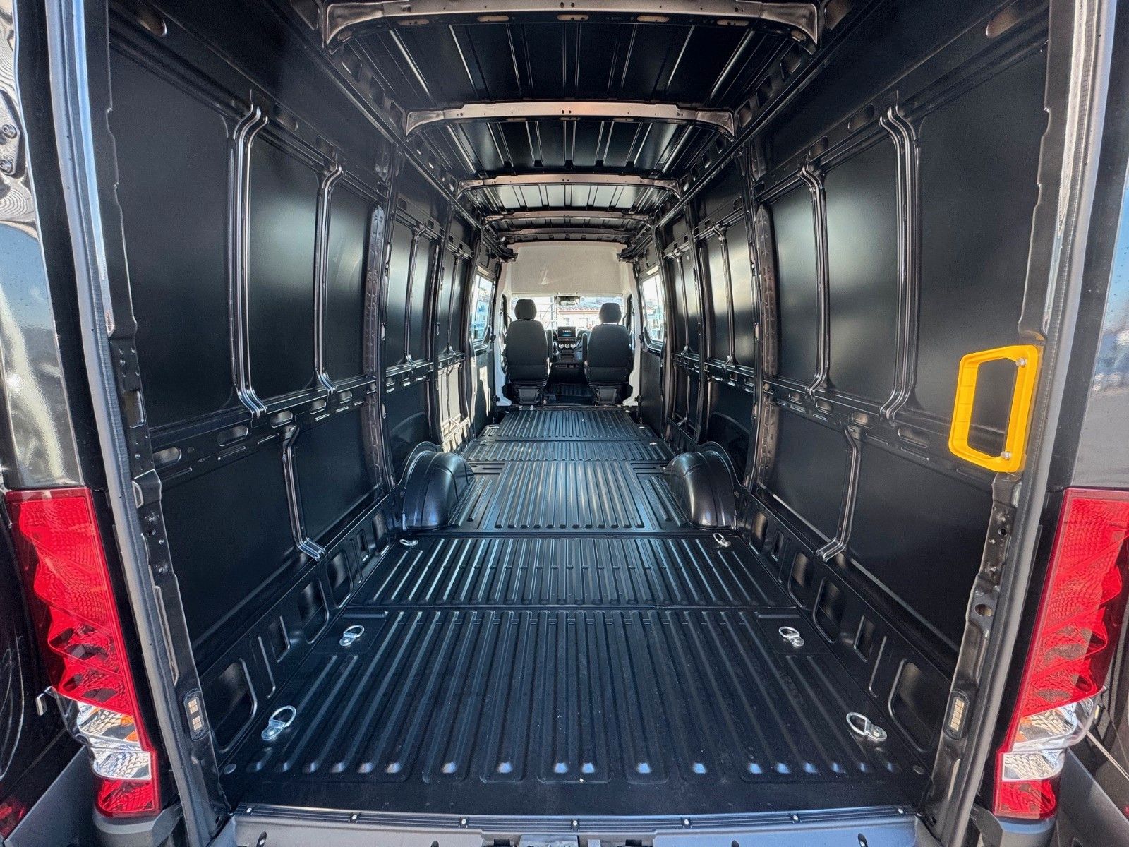 Fahrzeugabbildung Iveco Daily 35S21 HA8 3.0L *R4.100mm*Automatik*AHK*LED