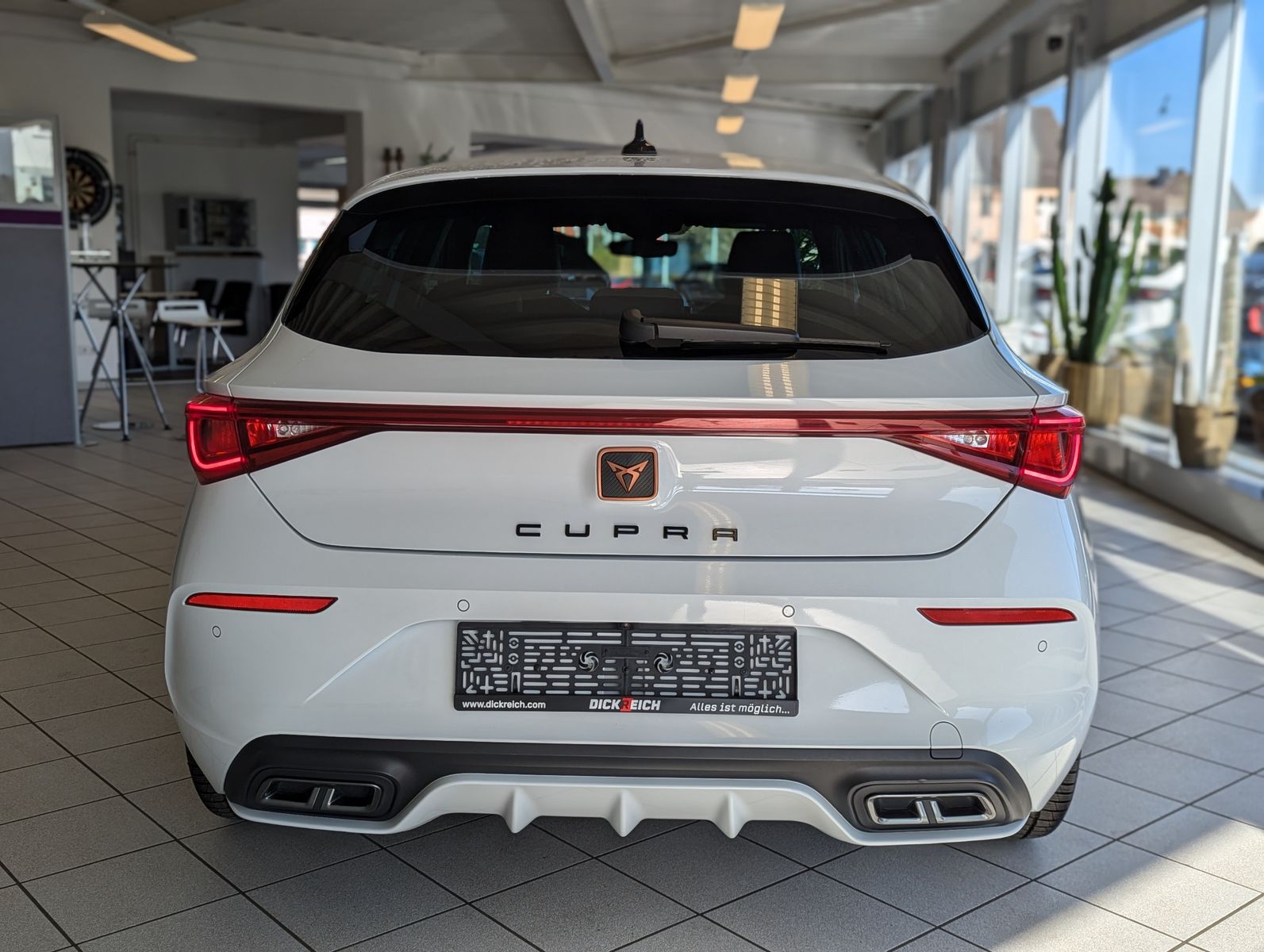 Fahrzeugabbildung CUPRA Leon 1.5 TSI DSG ACC Full-Link Matrix Navi Cam