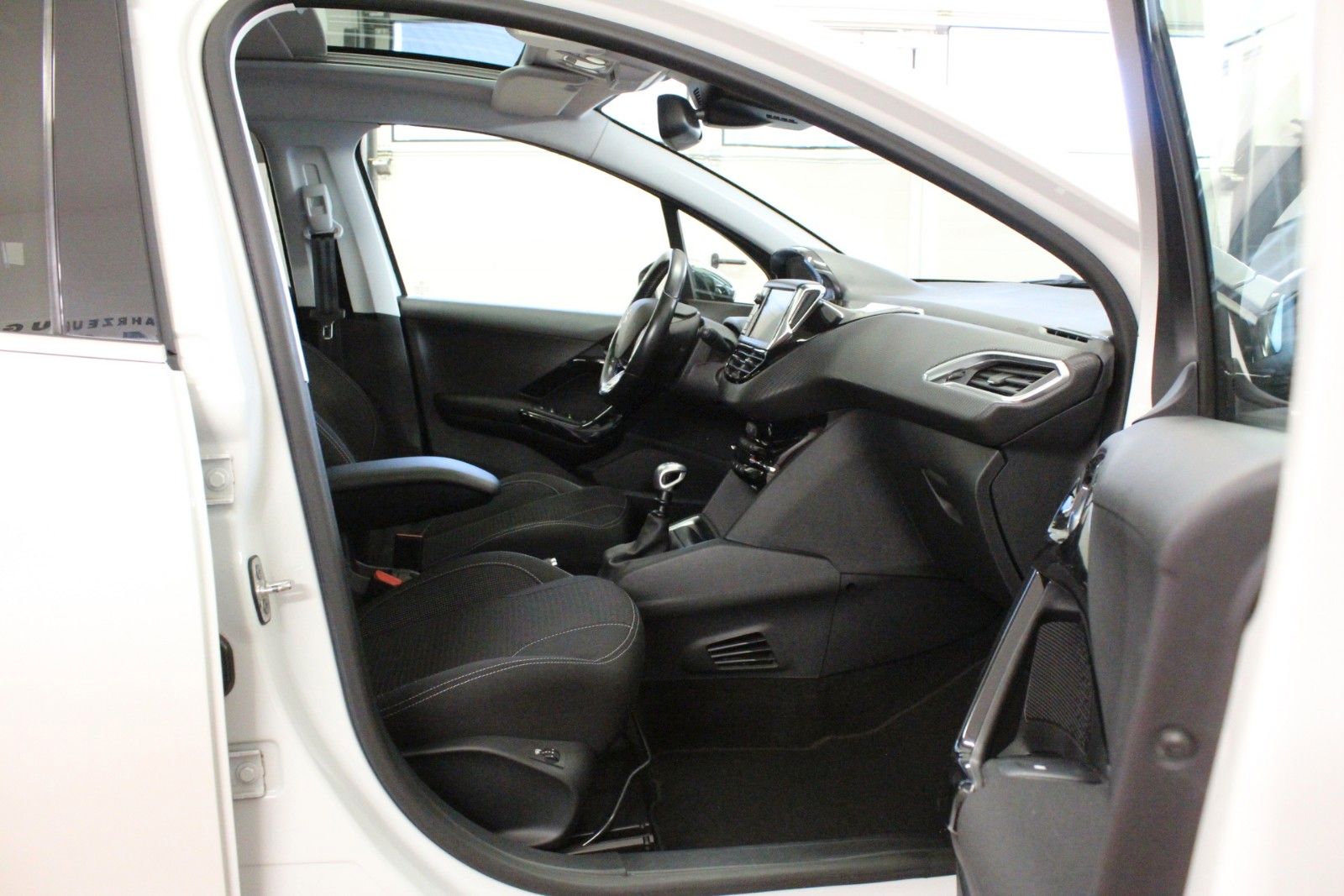 Fahrzeugabbildung Peugeot 208 PureTech 110 Edition Panoramadach*Sitzheizun