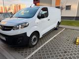 Opel Vivaro,  Motor neu, kupplung neu - Opel: Firmenfahrzeug