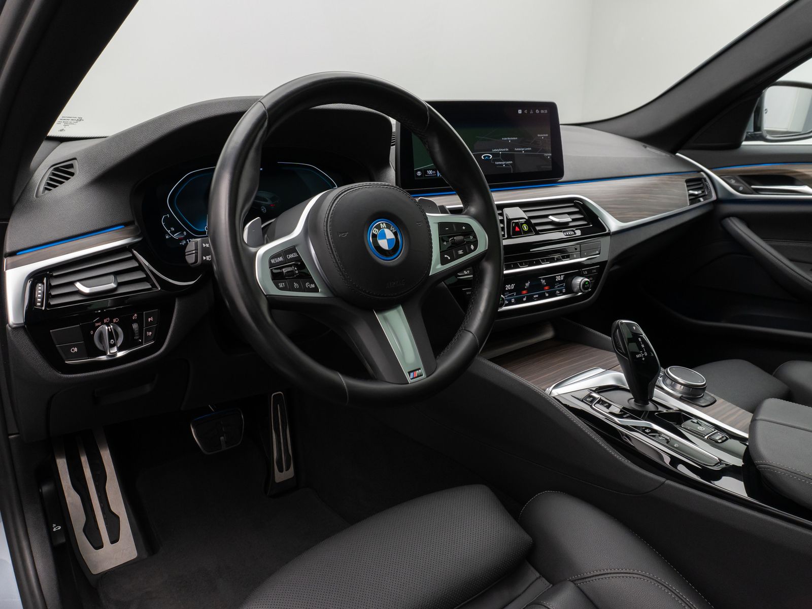 Fahrzeugabbildung BMW 530e xD M Sport Panorama 360°DAB HiFi AHK Alarm