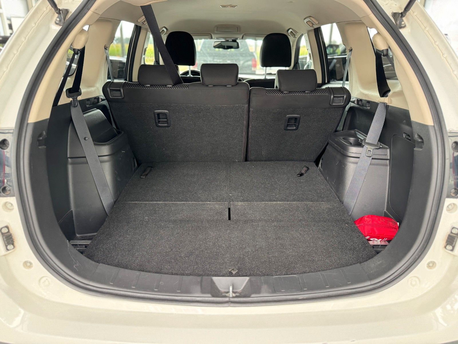 Fahrzeugabbildung Mitsubishi Outlander 2.2 DI-D Plus 4WD  NUR HÄNDLER/GEWERBE