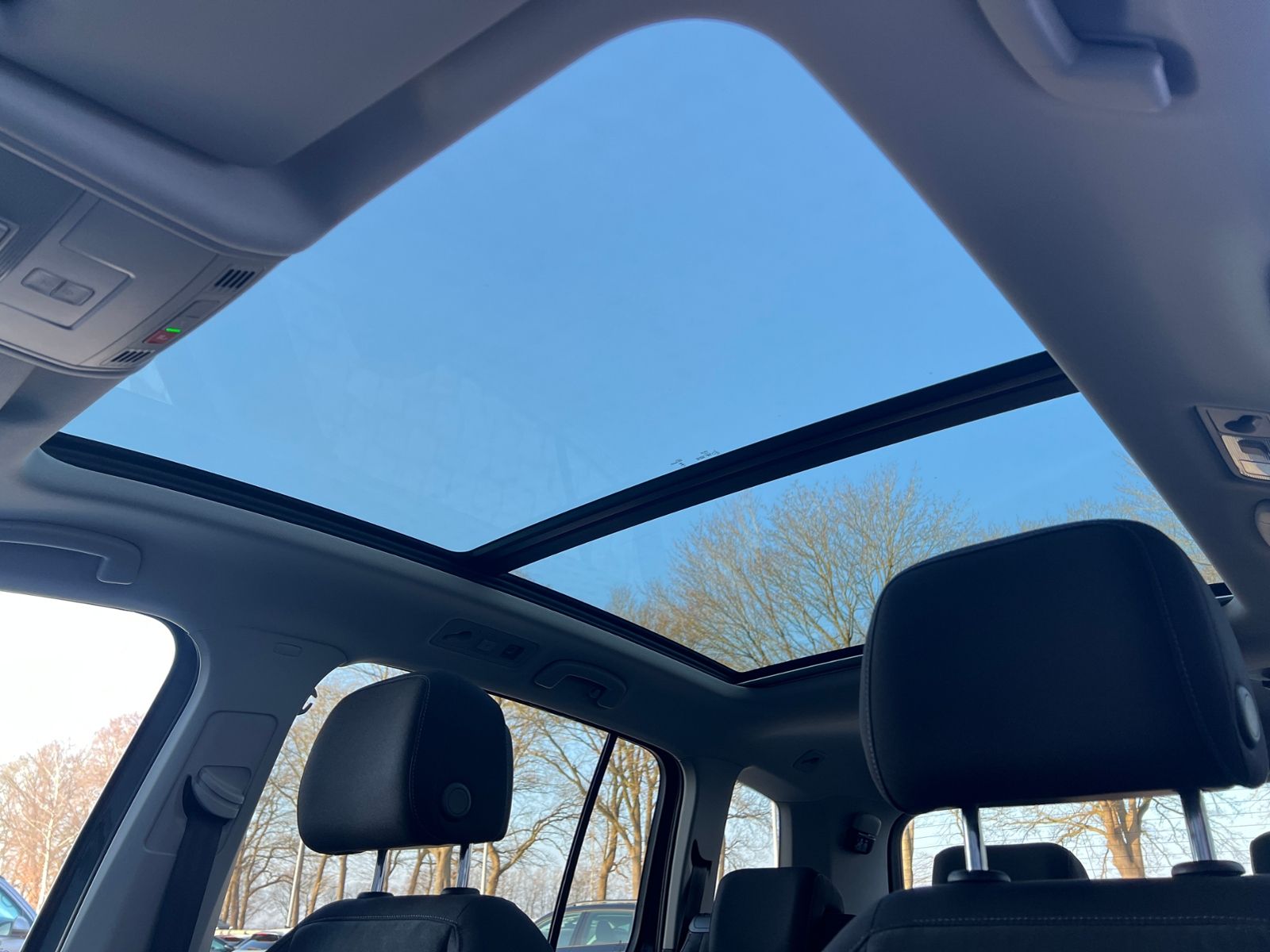 Fahrzeugabbildung Volkswagen Touran Highline 2.0 TDI DSG *AHK, 7 Sitze, LED,