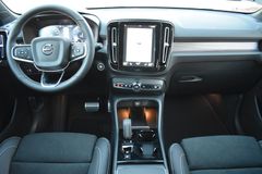 Fahrzeugabbildung Volvo XC40 B4 R-Design *STDHZG*PANO*360°*ACC*AHK