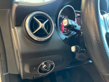 Mercedes-Benz CLA 180 Shooting Brake *NAVI*PDC*TEMPOMAT*