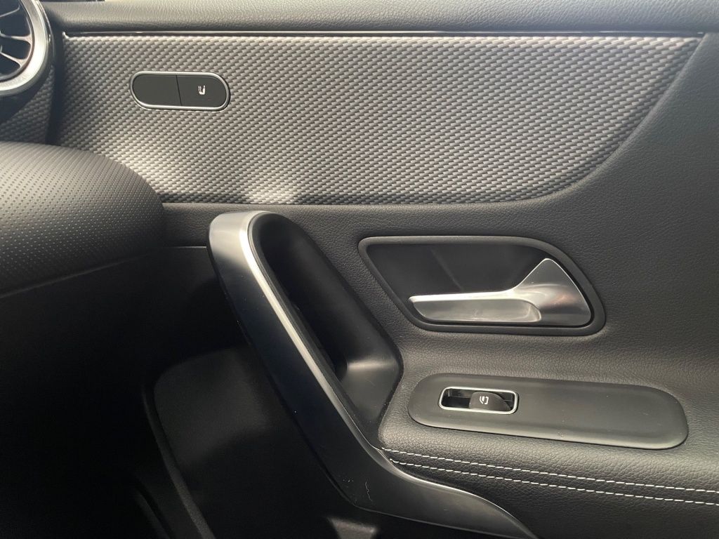 Fahrzeugabbildung Mercedes-Benz A 180 Progressive Navi LED SHZ SpurH ParkAss DAB