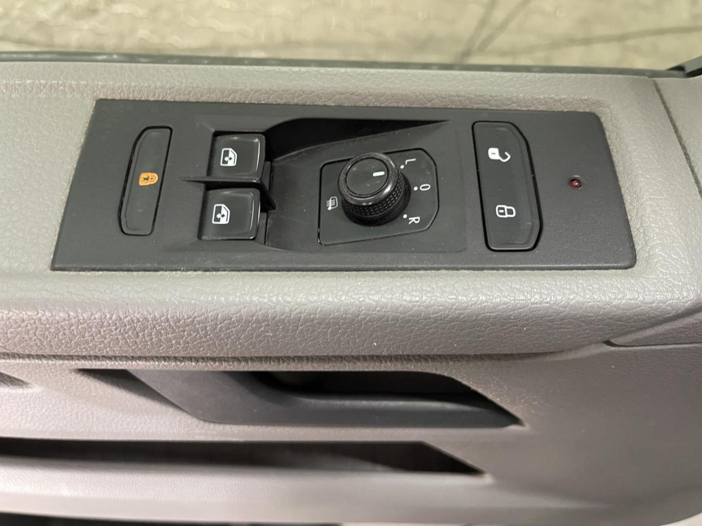 Volkswagen T6.1 Transporter Kasten Plus 2.0 TDI AHK Kamera 