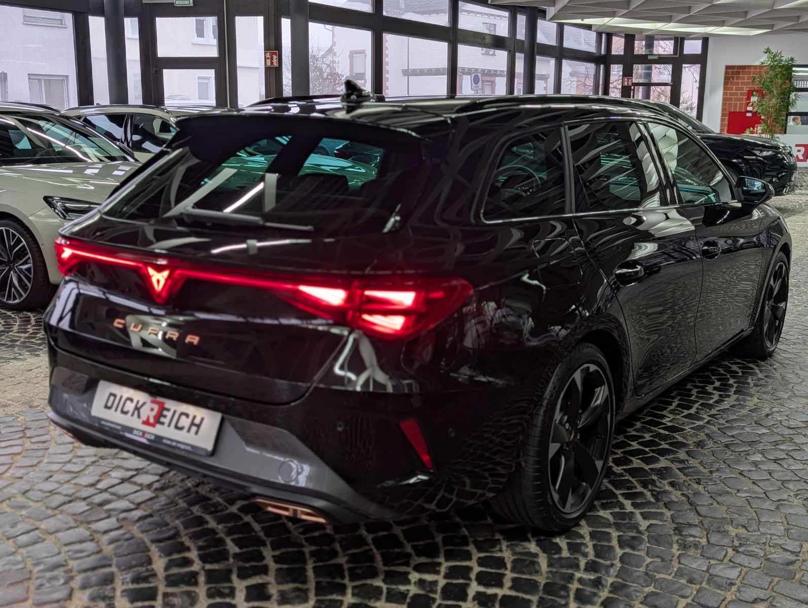 Fahrzeugabbildung CUPRA Leon 1.5 e-Hybrid PLUG-IN LED INTELIG-DRIVE EDGE