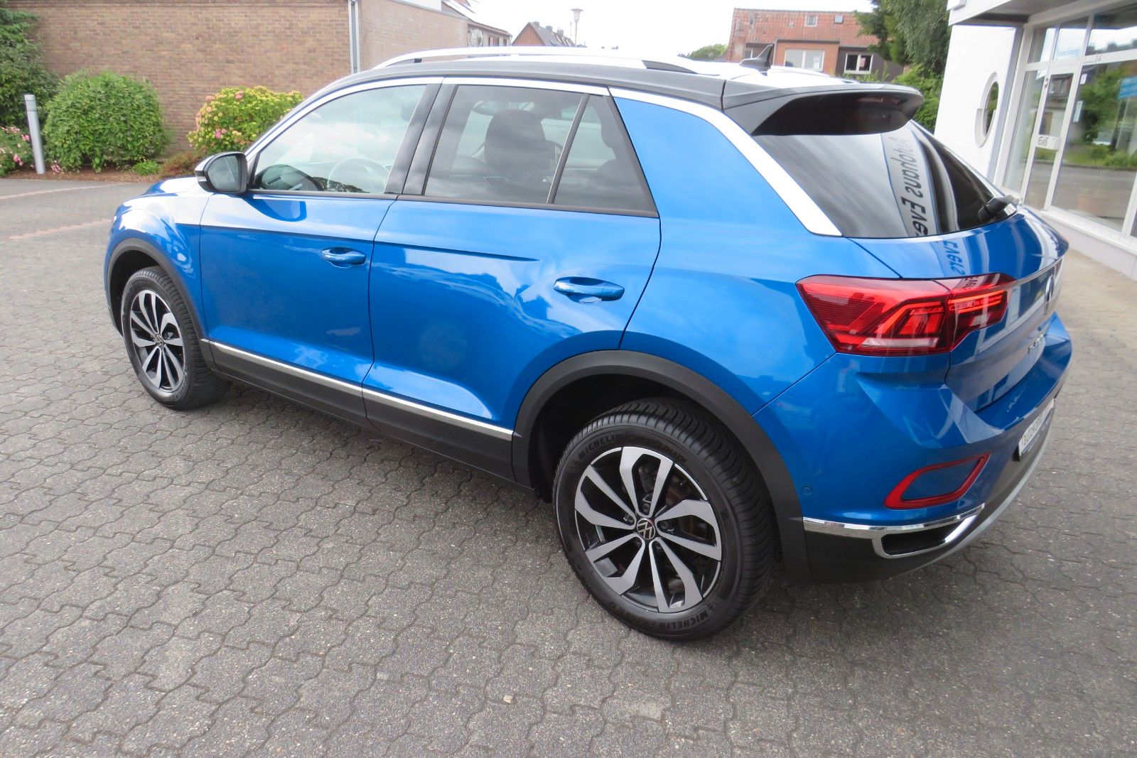 Fahrzeugabbildung Volkswagen T-Roc Style ACC APP MASSAGE SITZH. 17`KAMERA 1.H
