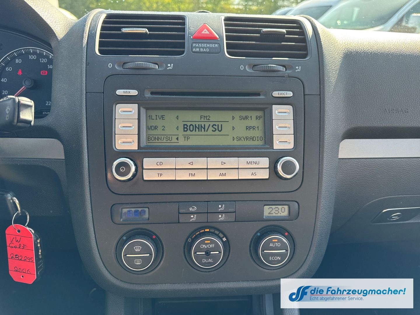 Fahrzeugabbildung Volkswagen Golf V 1,4 Tour ohne Rost Klimaau.  PDC*EXPORT