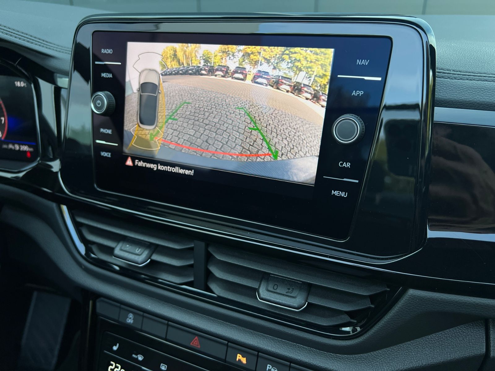 Fahrzeugabbildung Volkswagen T-Roc Cabriolet Style 1.5 TSI DSG *AHK, BlackSty