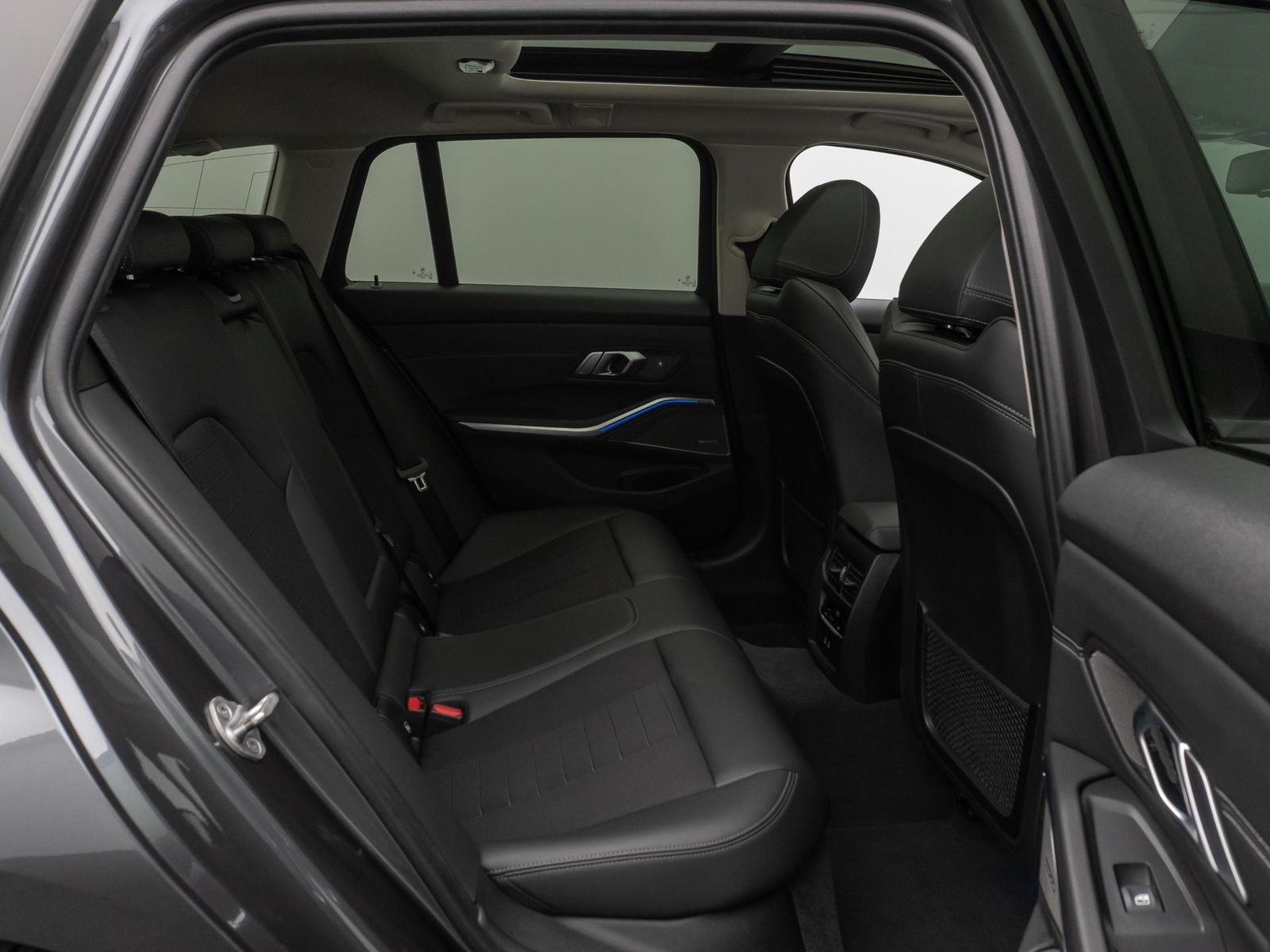 Fahrzeugabbildung BMW 320d xD  Sport Line Panorama DAB H/K Stop&Go AHK