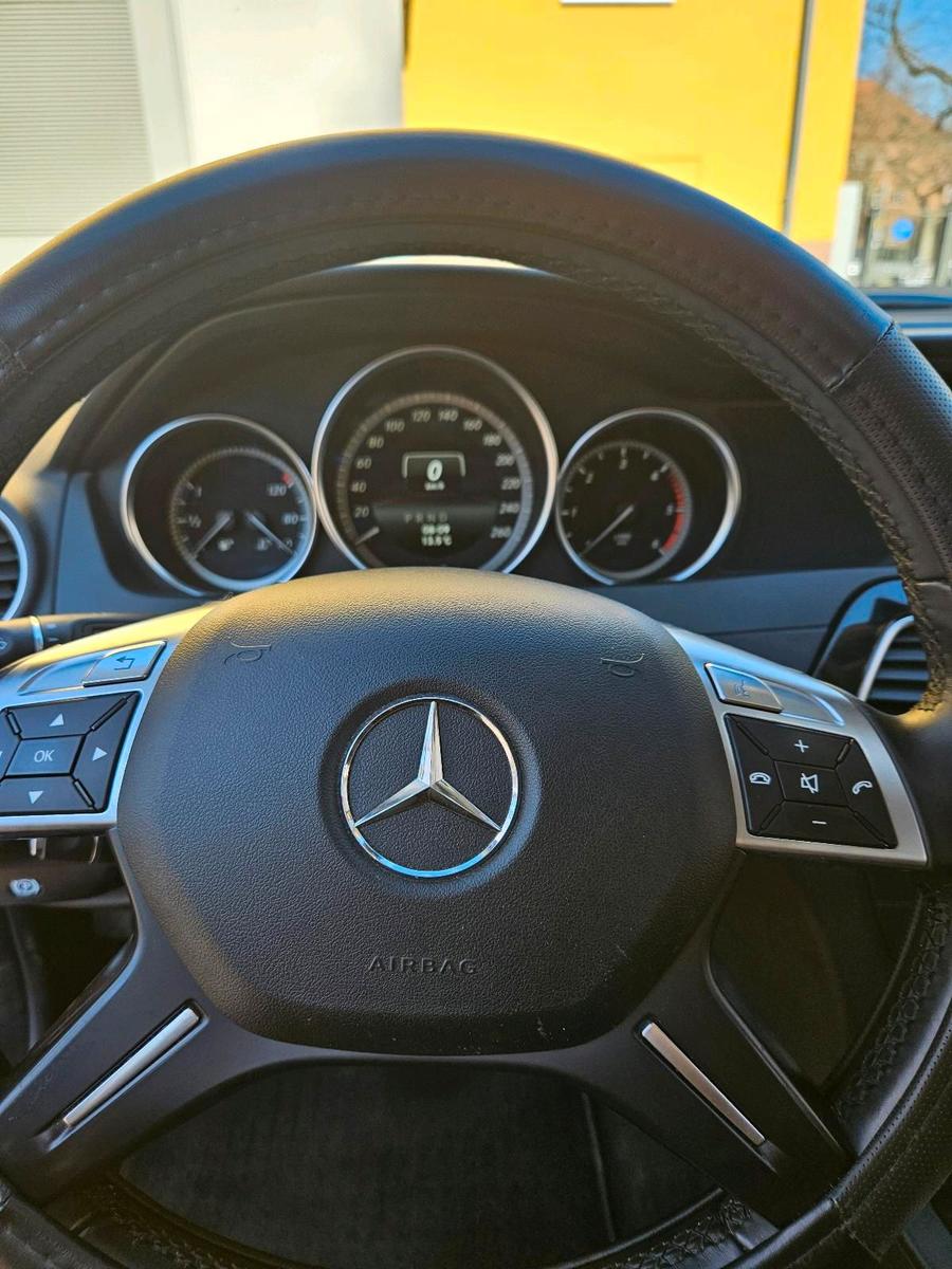 Mercedes-Benz C200 2014 — photo 10