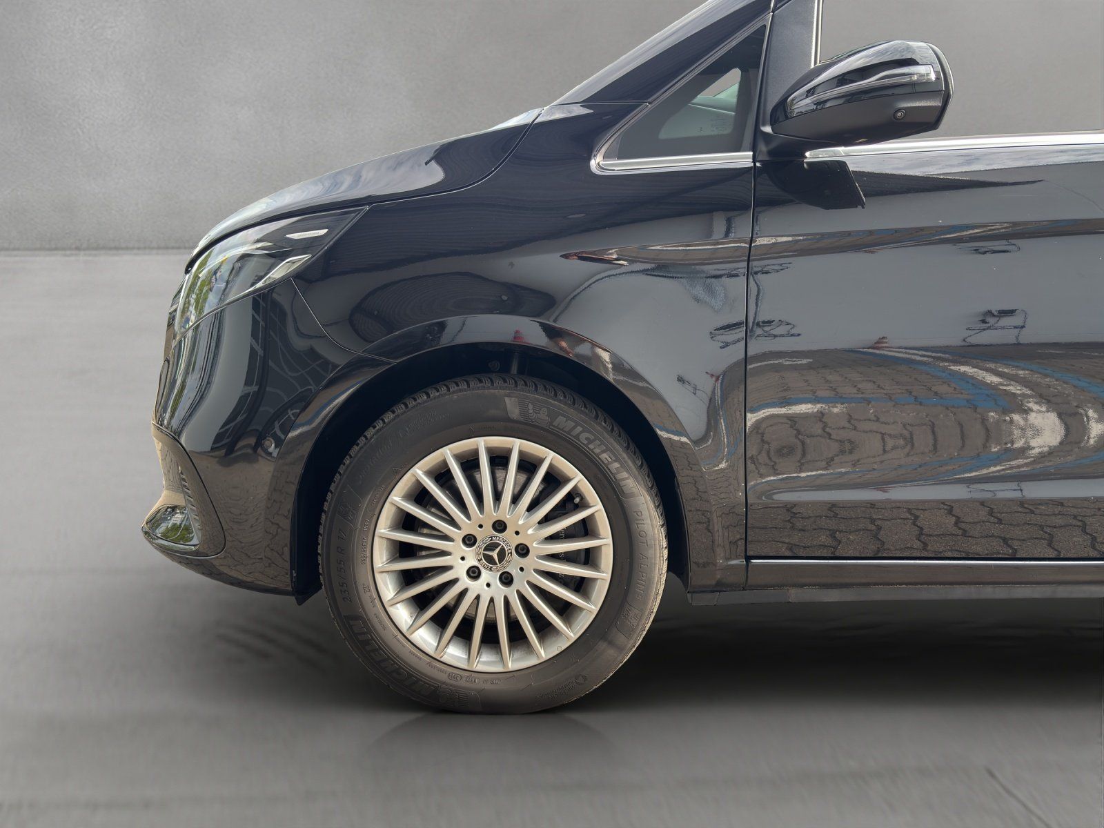 Fahrzeugabbildung Mercedes-Benz V300d 4M XL Avantg DISTRO 8-Sitz AHK Standh MLED