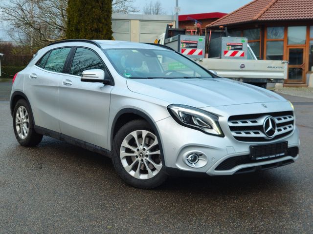 Mercedes-Benz GLA 220 4Matic-Xenon-Navi-Teilleder-Alu-PDC-AHK