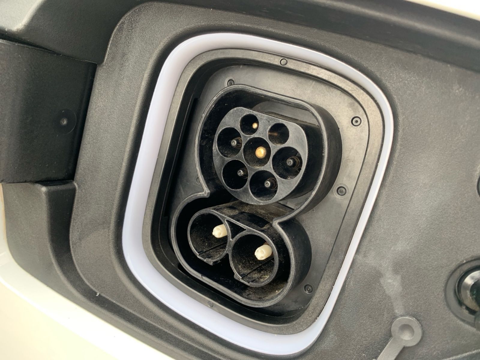 Fahrzeugabbildung Hyundai Kona Select Elektro 11 kW OBC Sitzheizung