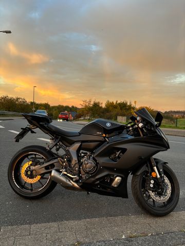 Yamaha R7