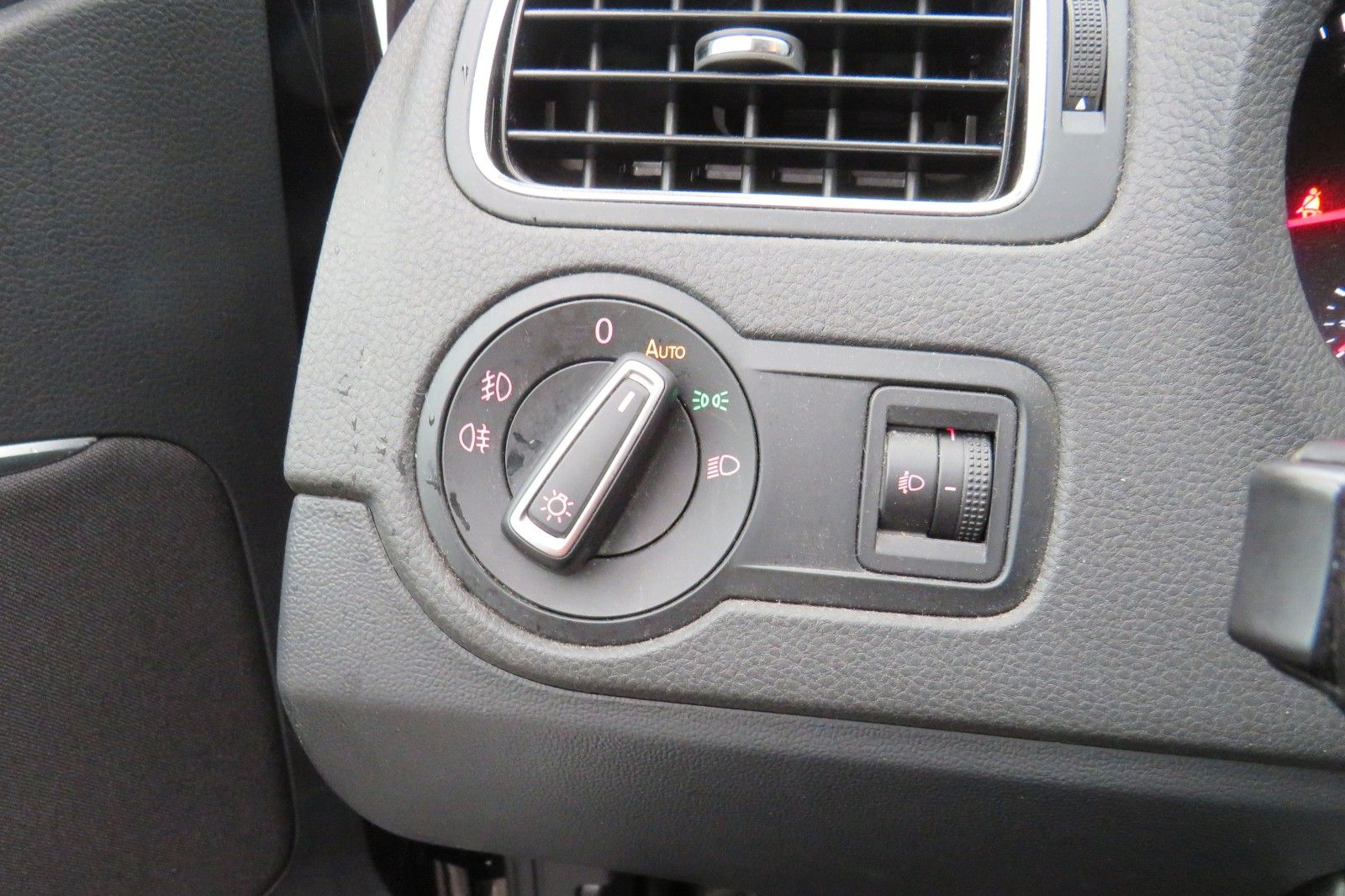 Fahrzeugabbildung Volkswagen Polo V Lounge 4T PDC GJ AHK CLIMATRONIC