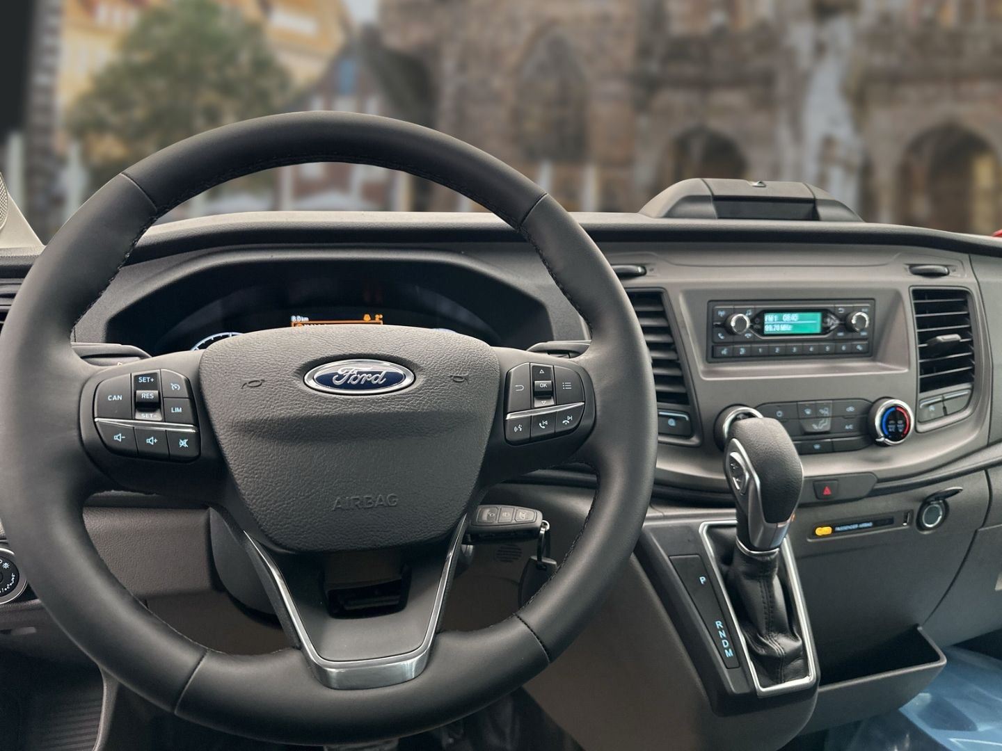 Fahrzeugabbildung Ford Transit Pritsche 350 L2 Einzelkabine Kipper Tren