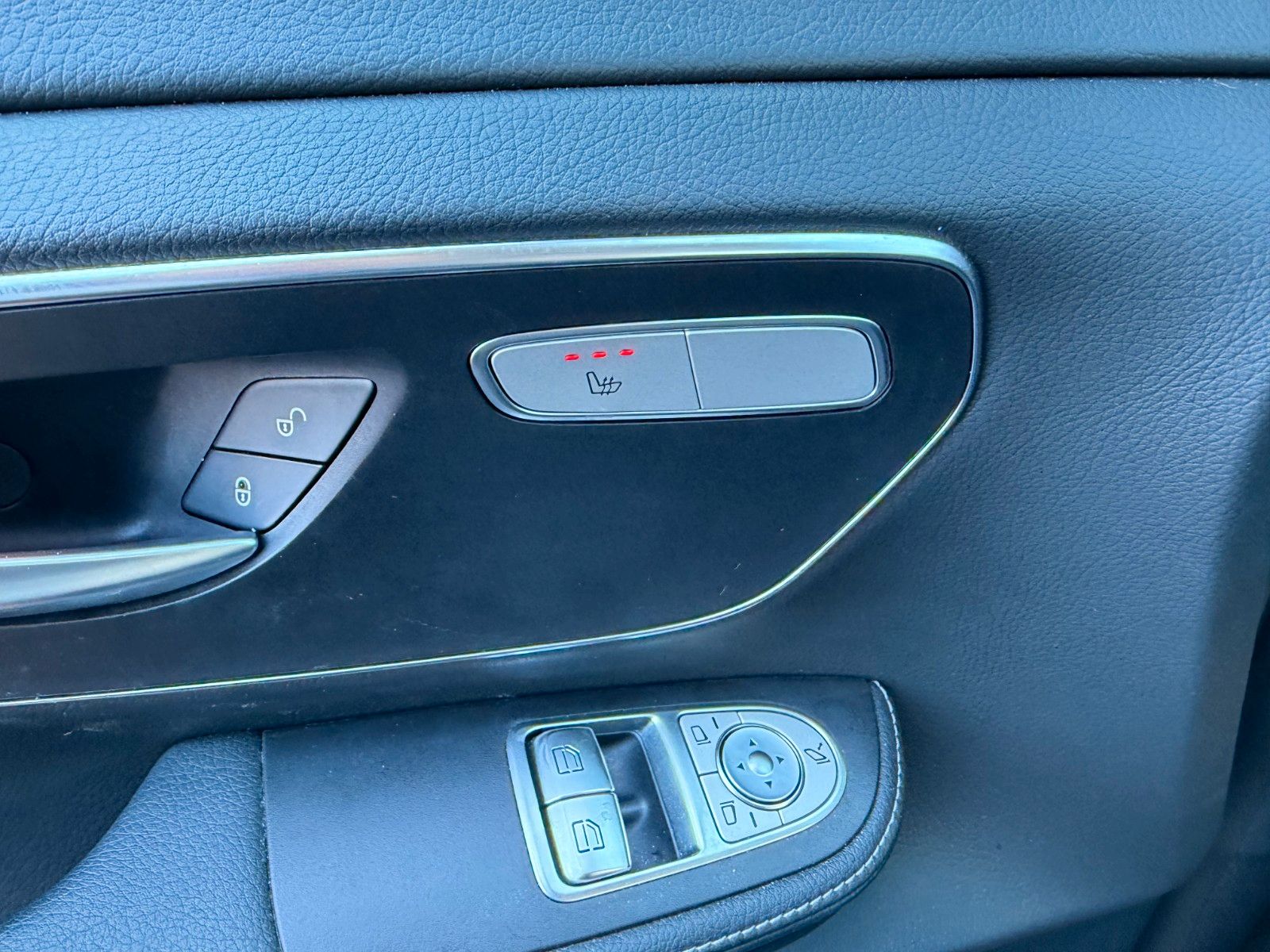 Fahrzeugabbildung Mercedes-Benz V 300 d AVA Extral DISTRONIC Standheiz el Türen