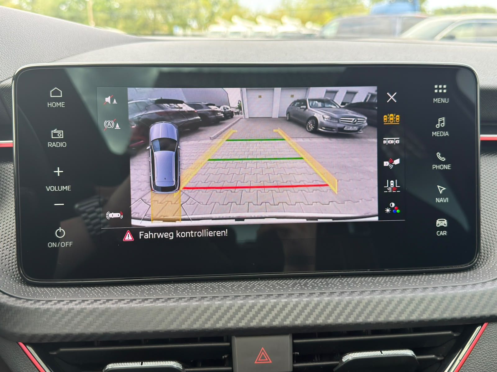Fahrzeugabbildung SKODA Kamiq 1.5 TSI DSG Monte Carlo PANO*MATRIX*5J.GAR