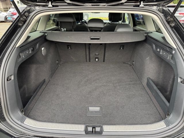 Passat Variant Business 1,5 l eTSI DSG LED Navi 