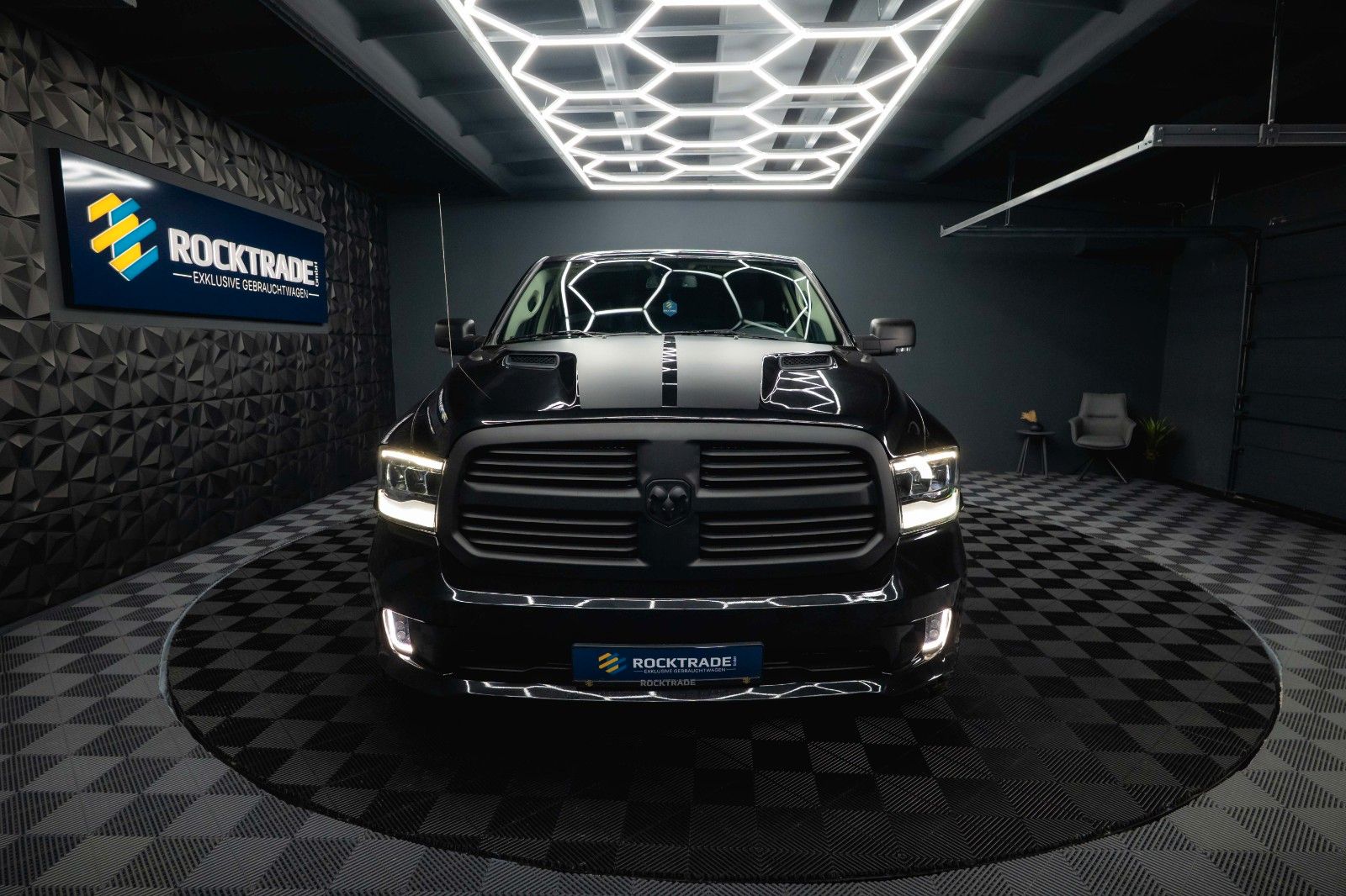 Fahrzeugabbildung Dodge RAM 3.6 V6 4x4 OFFROAD BLACK EDITION *LED*6Sitze