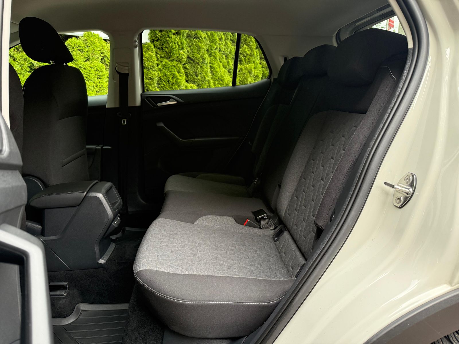 Fahrzeugabbildung Volkswagen T-Cross 1.0 TSI DSG Life LED+KAM+ACC+CARPL+SHZ+