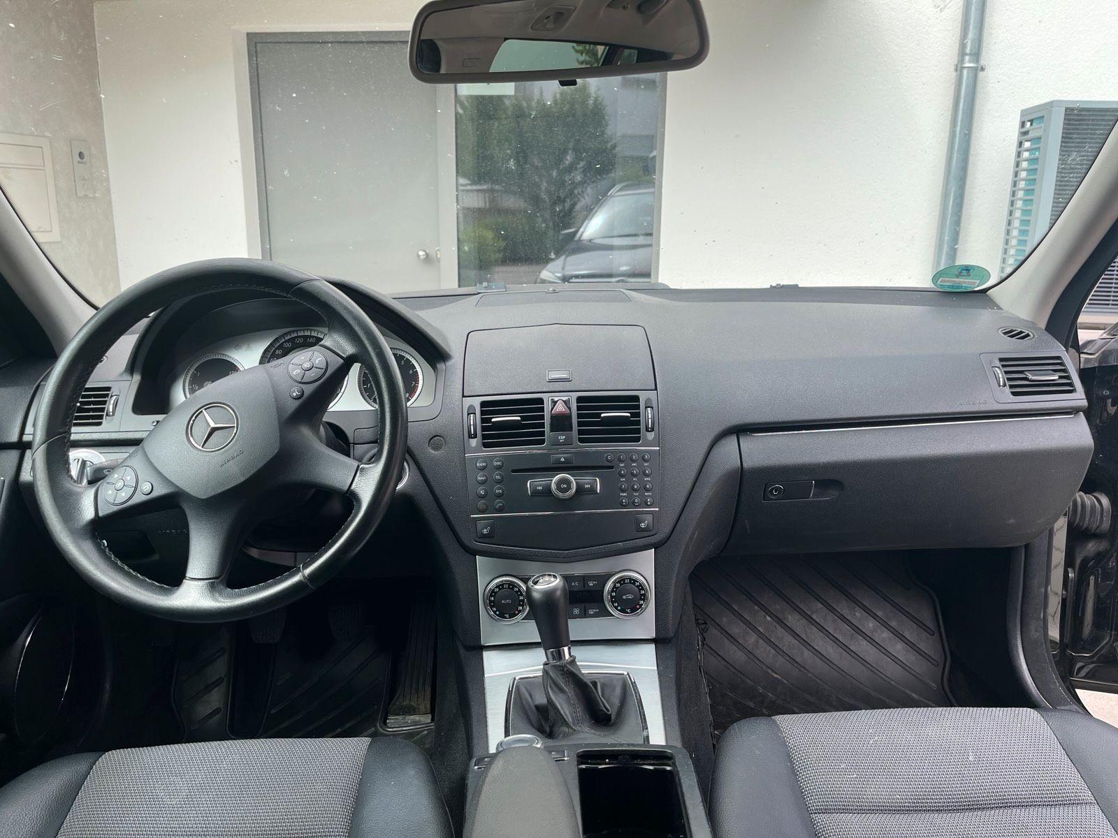 Mercedes-Benz C200 2009 — photo 7
