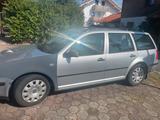 Volkswagen Reparierauto, alter VW Golf Variant IV mit... - Volkswagen Golf aus 2000: Variant