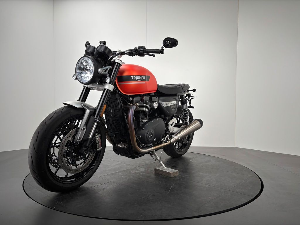 Fahrzeugabbildung Triumph SPEED TWIN 1200 *ZUBEHÖR *1. HAND *BAJA ORANGE
